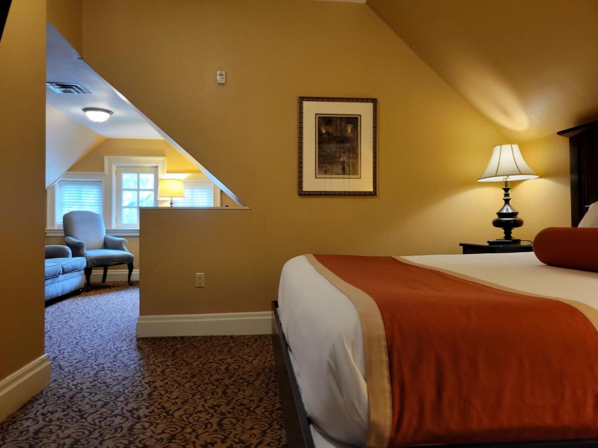 Mansions On Fifth Hotel 4*